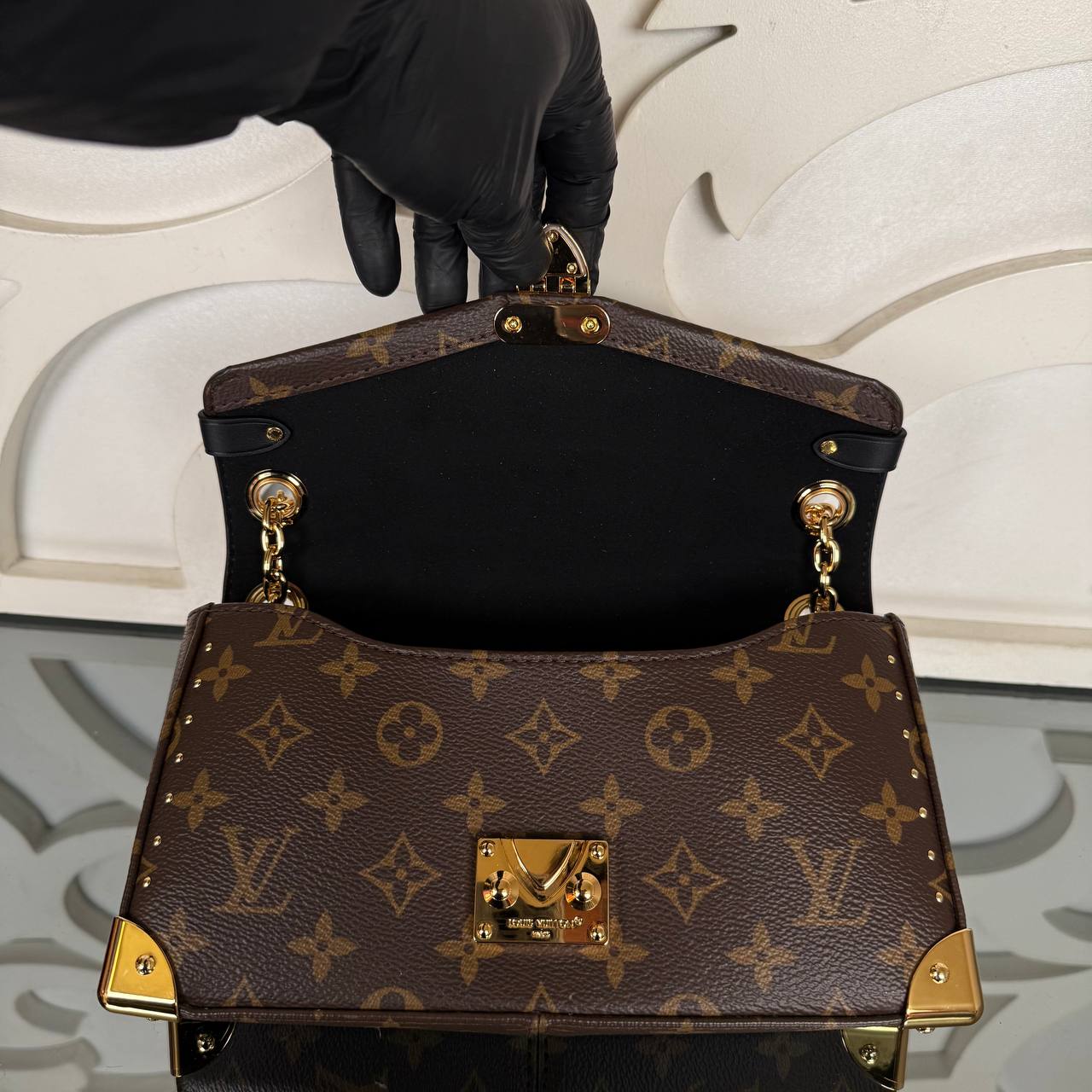 Louis Vuitton Trunkie East West

910471 ⭐️