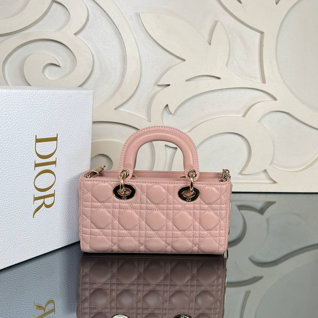 Christian Dior D-Joy Medium Bag

22x12 cm 
910517 ⭐️