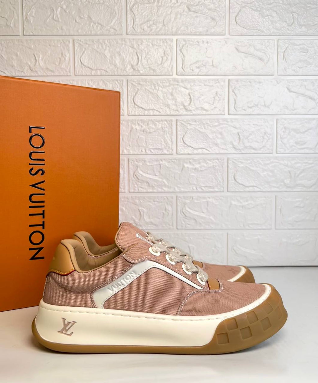 Louis Vuitton Tilted Sneaker

911226 ⭐️