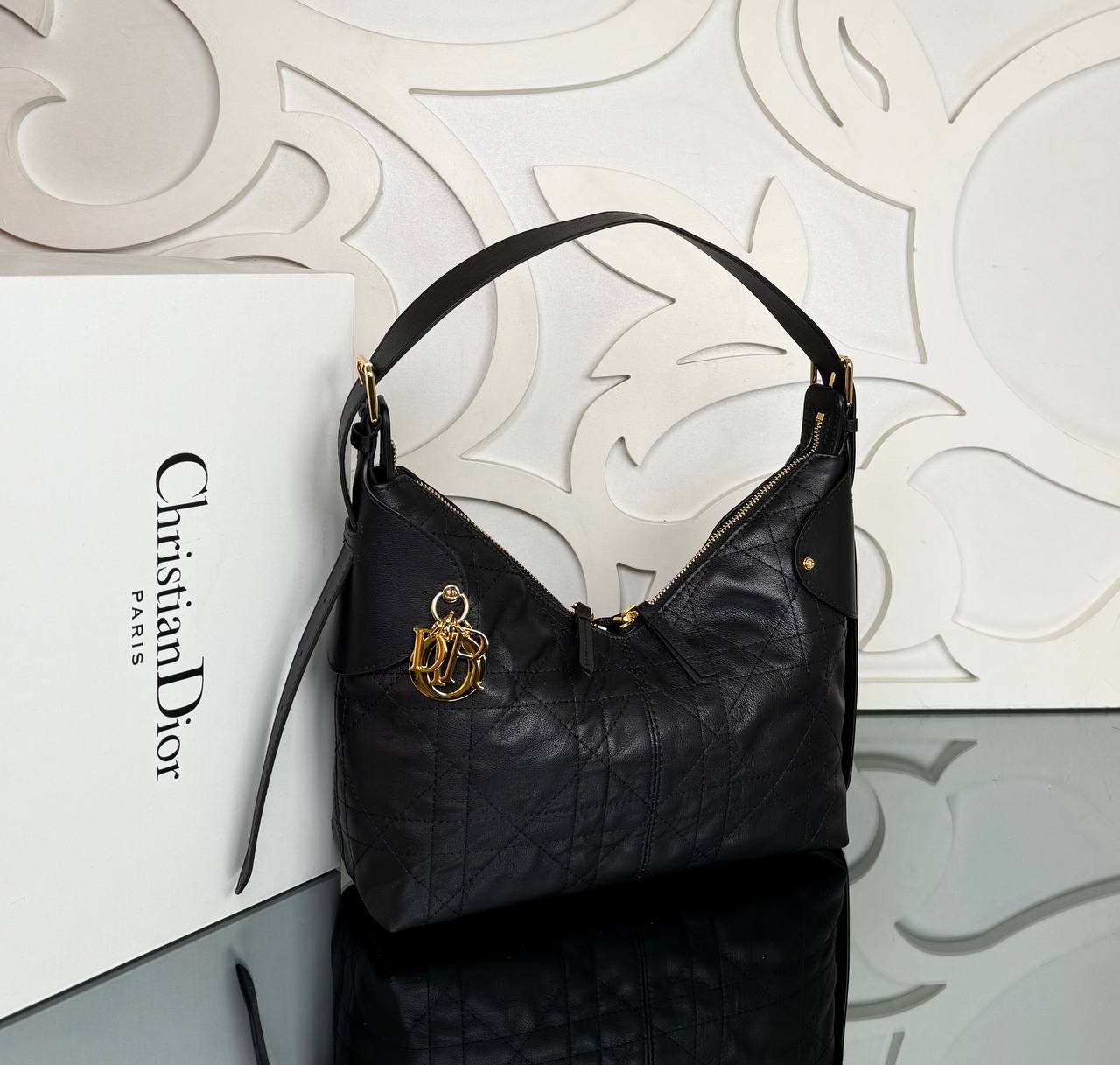 Christian Dior Voyage Bag Medium

30x18 cm 
910379 ⭐️