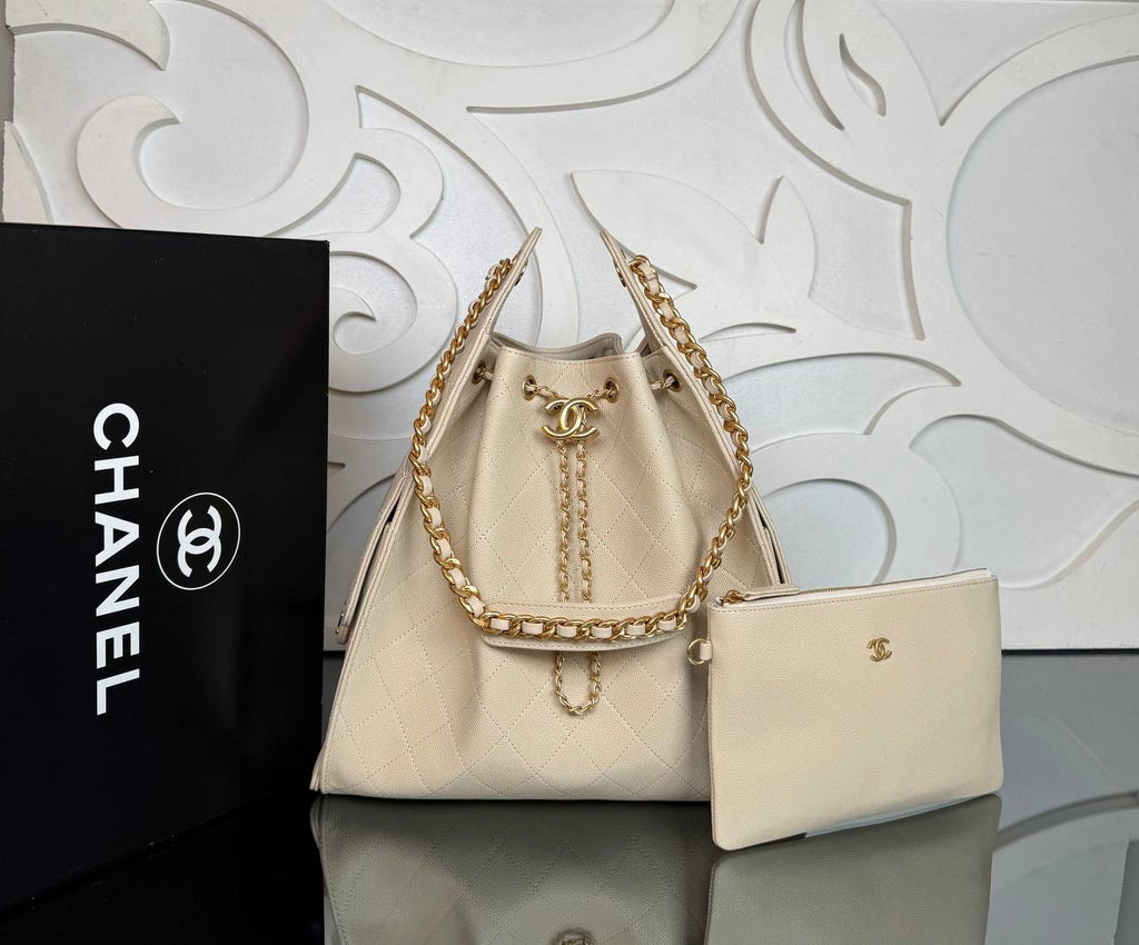 Chanel 25 Medium Handbag

29x27 cm
210111 ⭐️