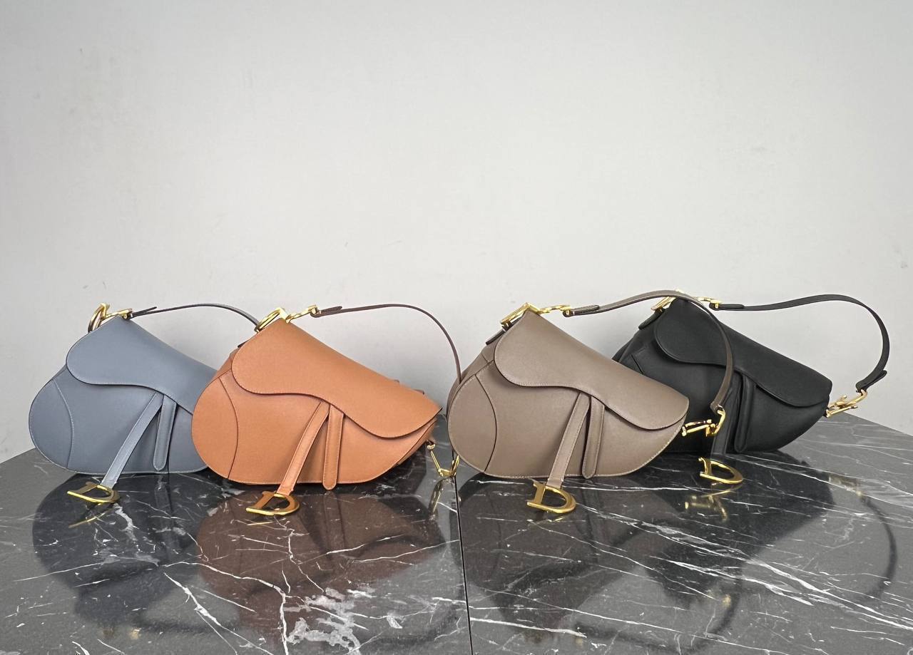 Christian Dior Saddle Bag

25x20 cm 
639.B ⭐️