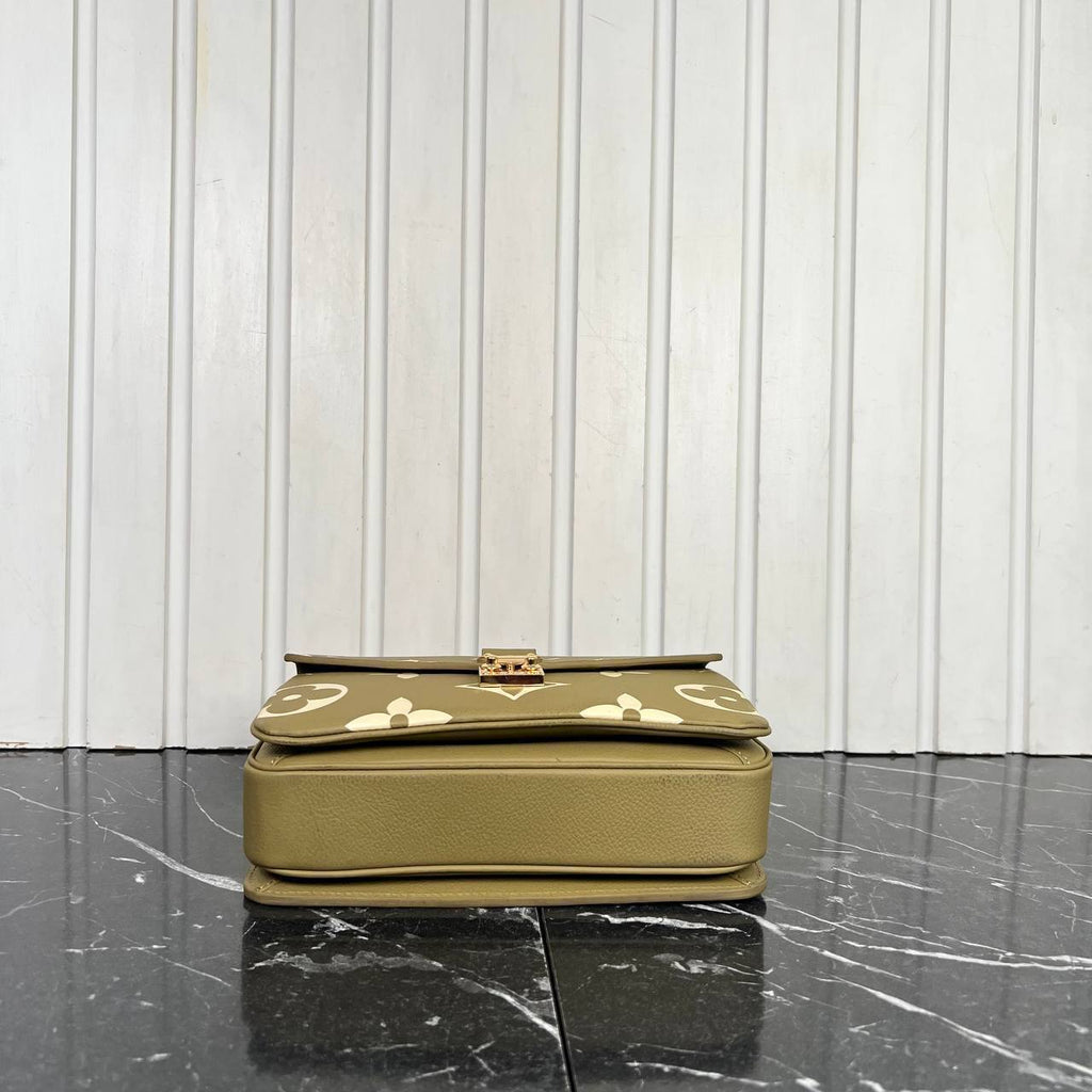 Louis Vuitton Pochette Metis  

5372-2 ⭐️