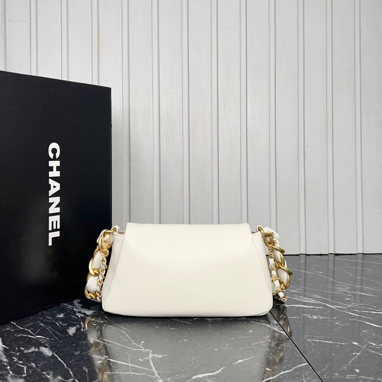 Chanel Small Flap Bag with Chain

24x13 cm 
6821 ⭐️