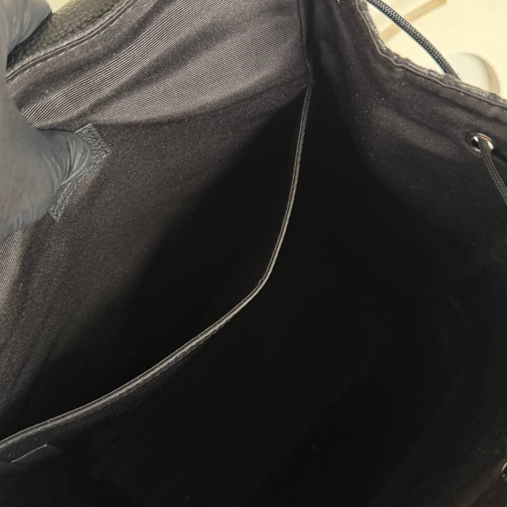Christian Dior Saddle Backpack with Flap in Oblique Jacquard

32x42 cm
910929 ⭐️