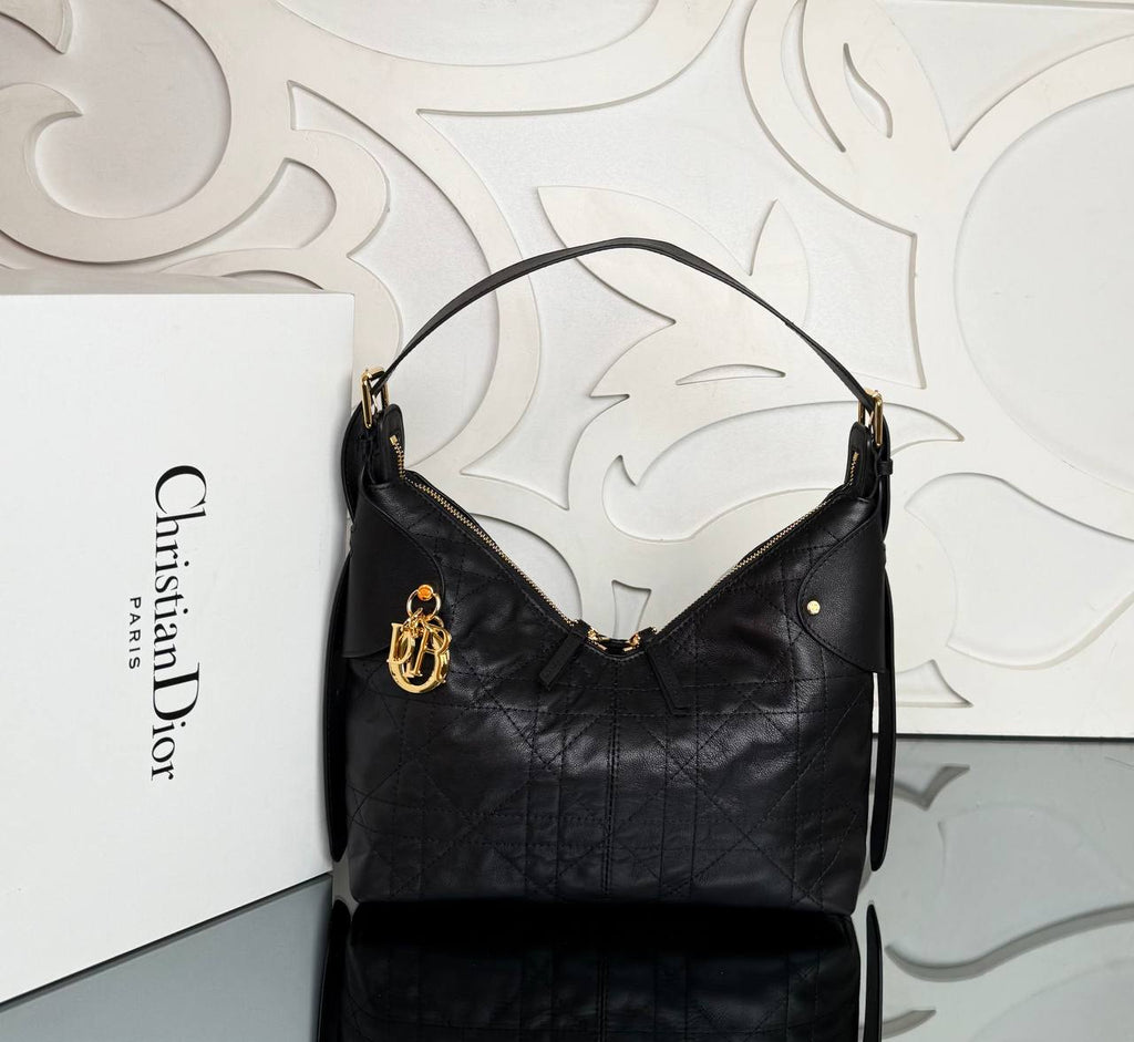Christian Dior Voyage Bag Medium

30x18 cm 
910379 ⭐️