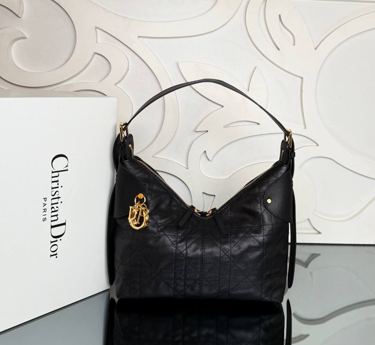 Christian Dior Voyage Bag Medium

30x18 cm 
910379 ⭐️