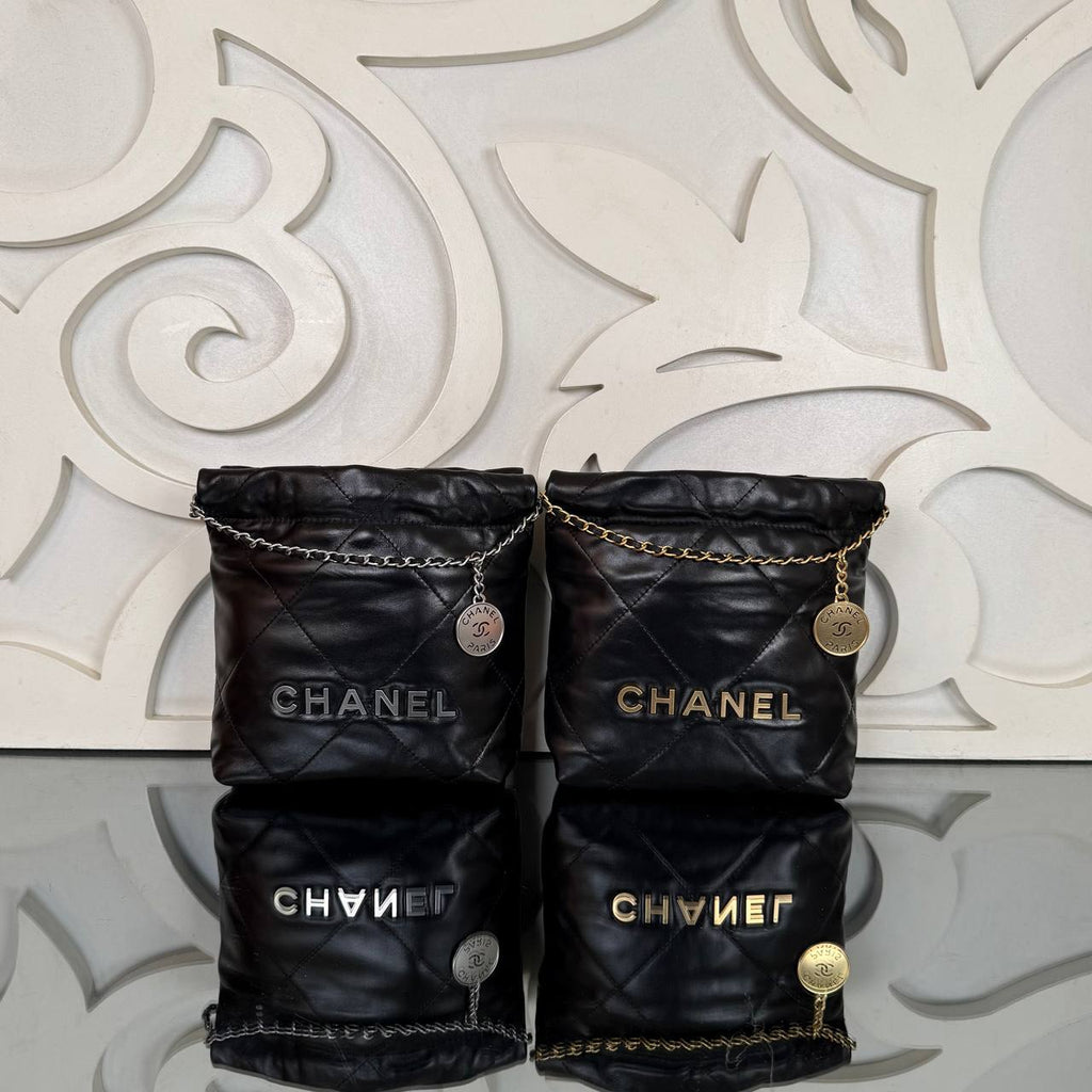 Chanel 22 Mini Shoulder Bag

22x20 cm 
910036 ⭐️