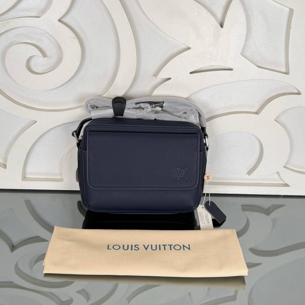 Louis Vuitton Boarding Messenger Bag

23x17 cm 
910988 ⭐️