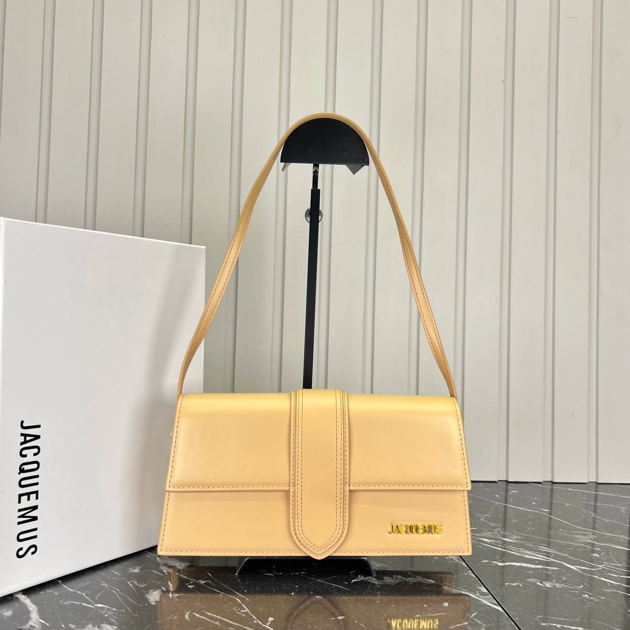 Jacquemus Lee Petit Bambino 

28x15 cm
5736-1 ⭐️