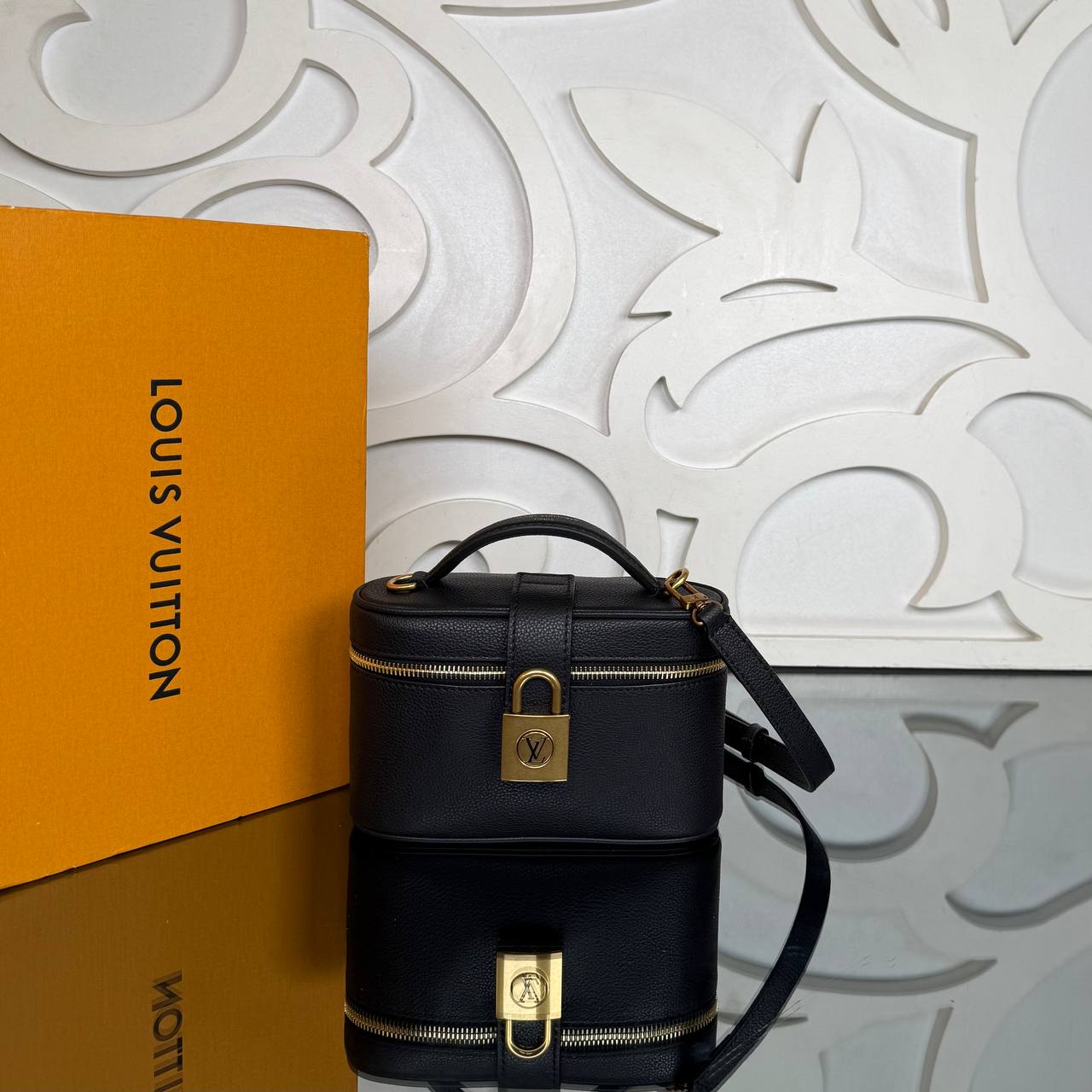 Louis Vuitton Low Key Vanity Pouch

910633 ⭐️