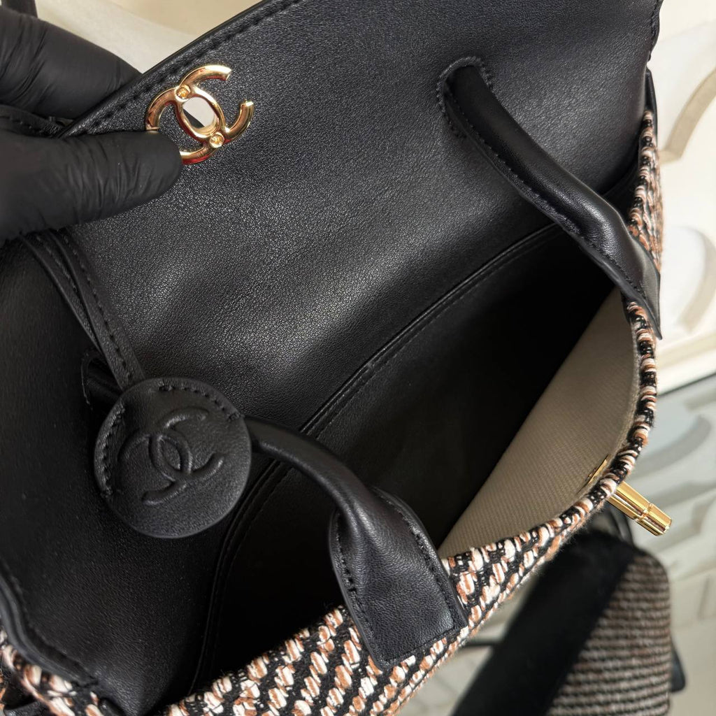 Chanel 26S East-West Shopping Bag

31x14 cm
910680 ⭐️
