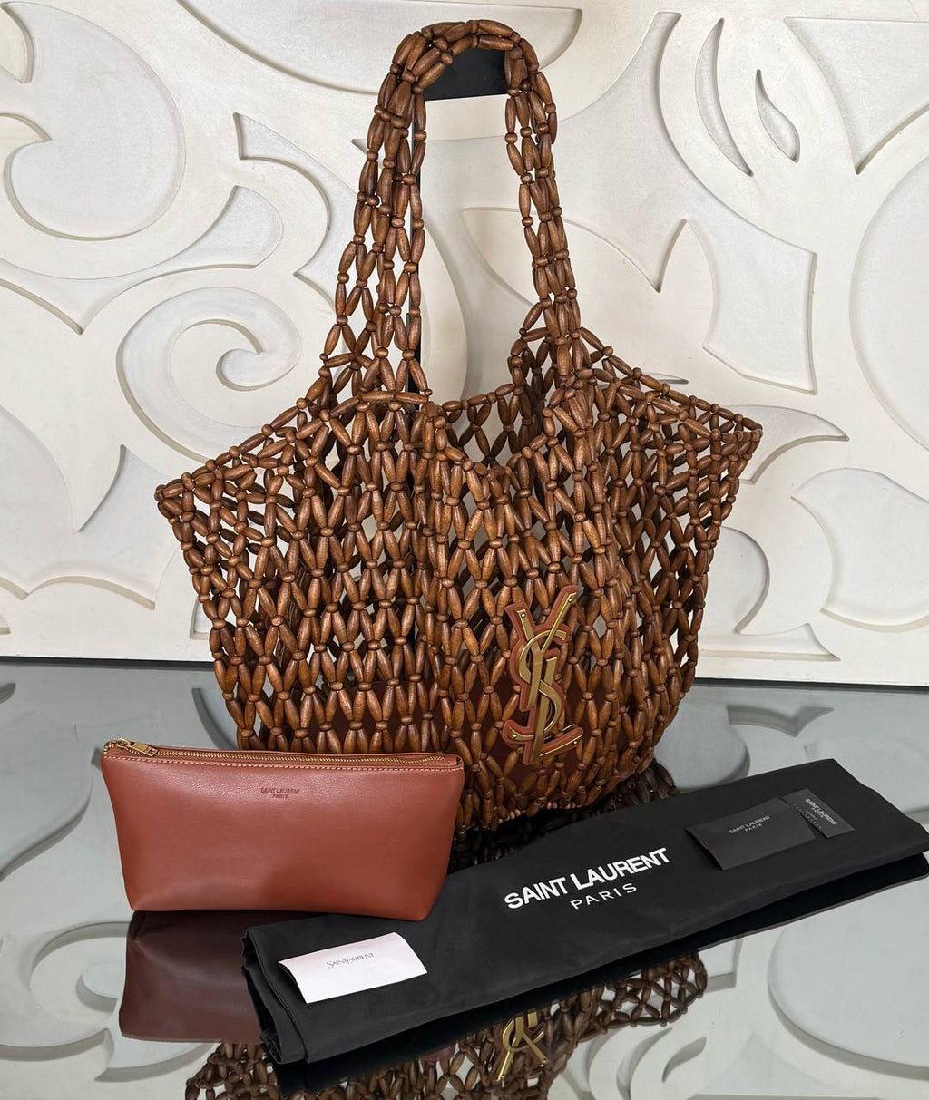 Saint Laurent Icare Medium in Wood Beds 

31x28 cm 
910988 ⭐️