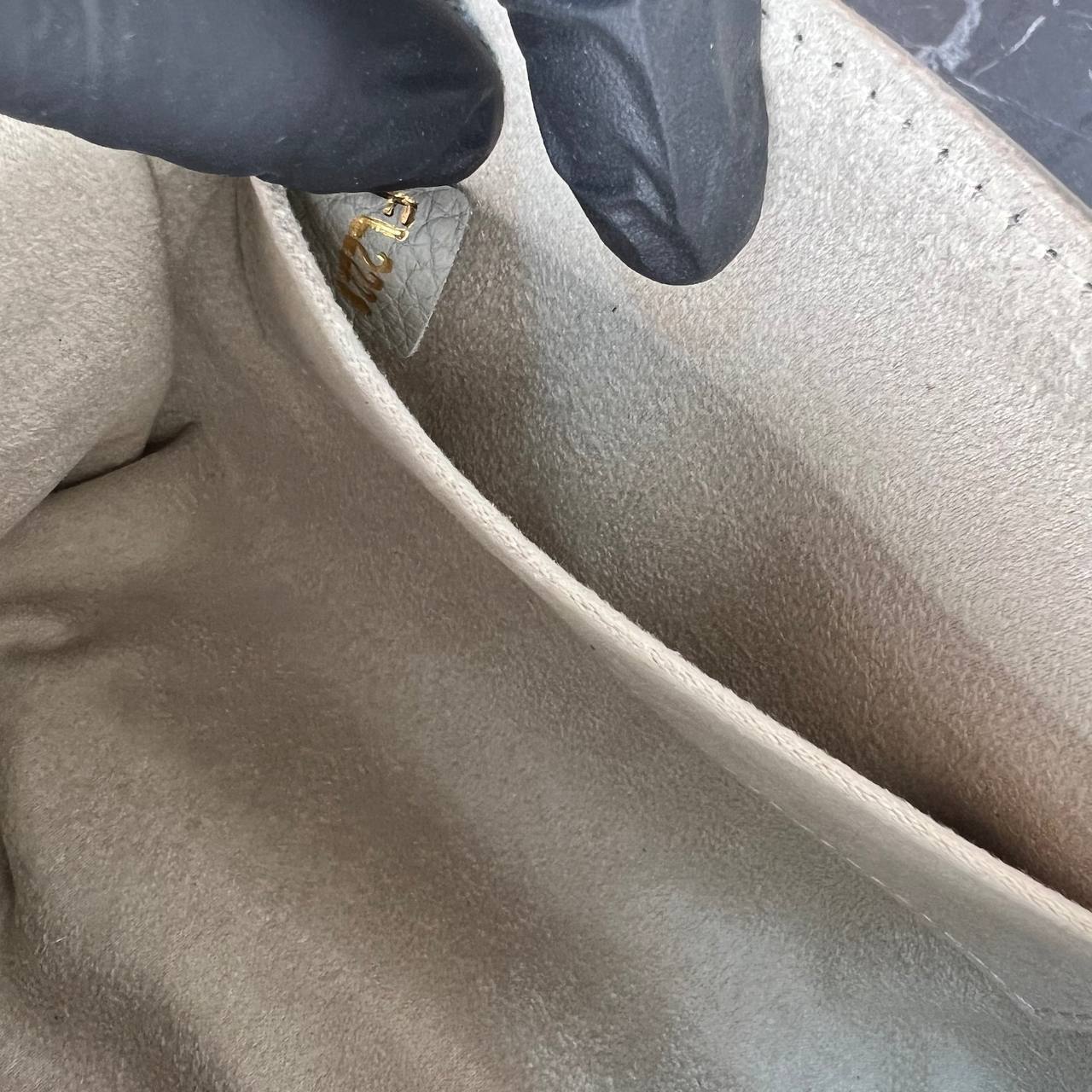 Louis Vuitton Twist MM Bag 

858-2 ⭐️