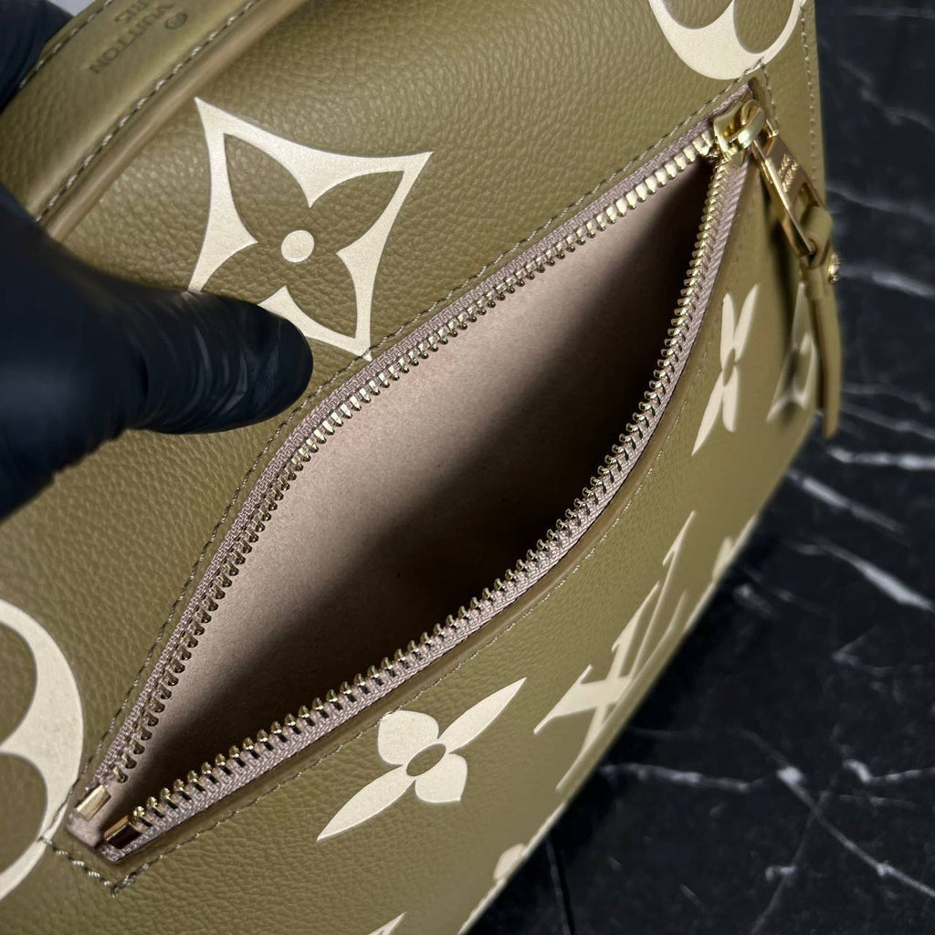 Louis Vuitton Pochette Metis  

5372-2 ⭐️