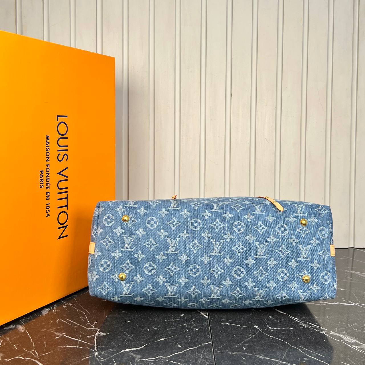 Louis Vuitton CarryAll MM Denim

5980-1