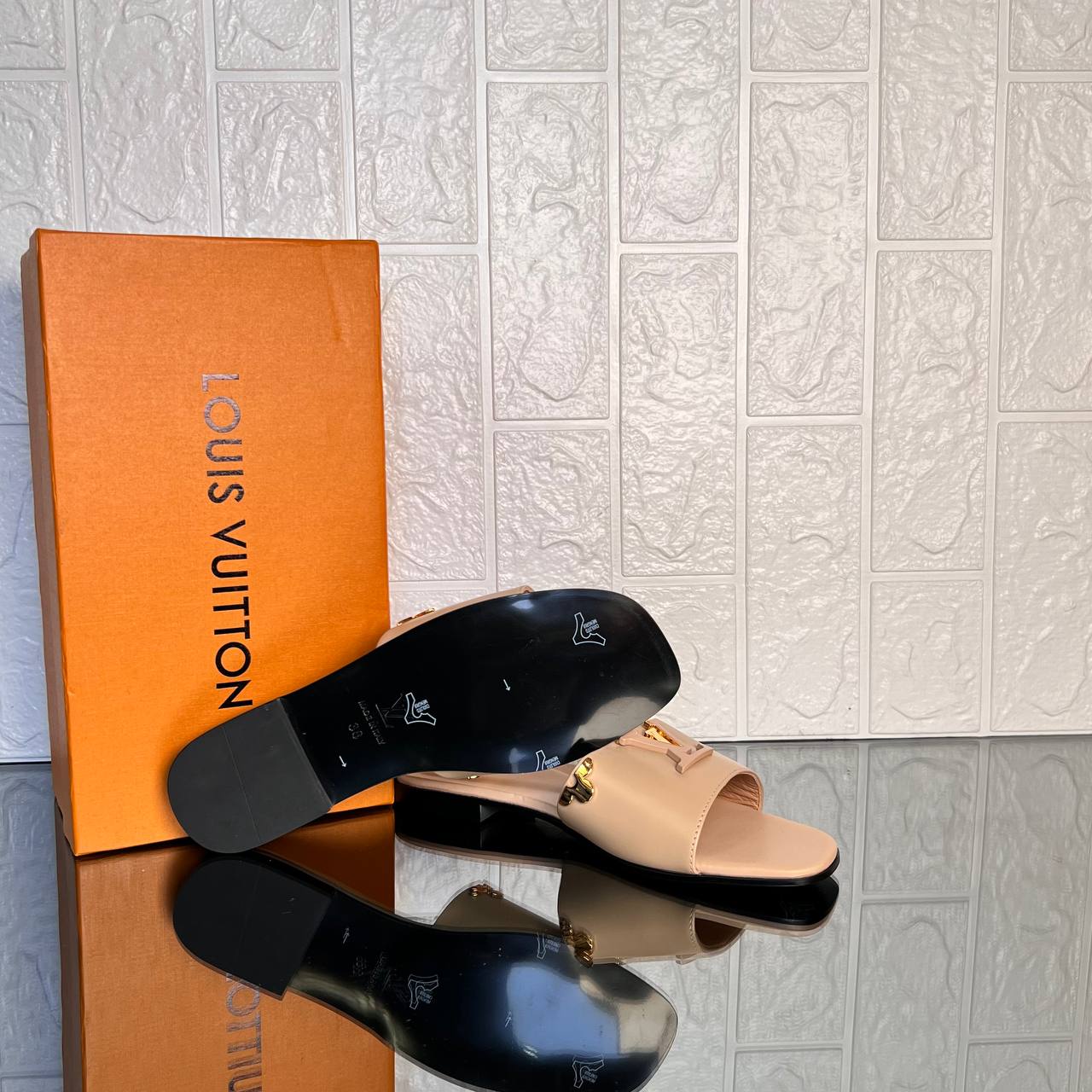 Louis Vuitton Mare Flat Mule

911256 ⭐️