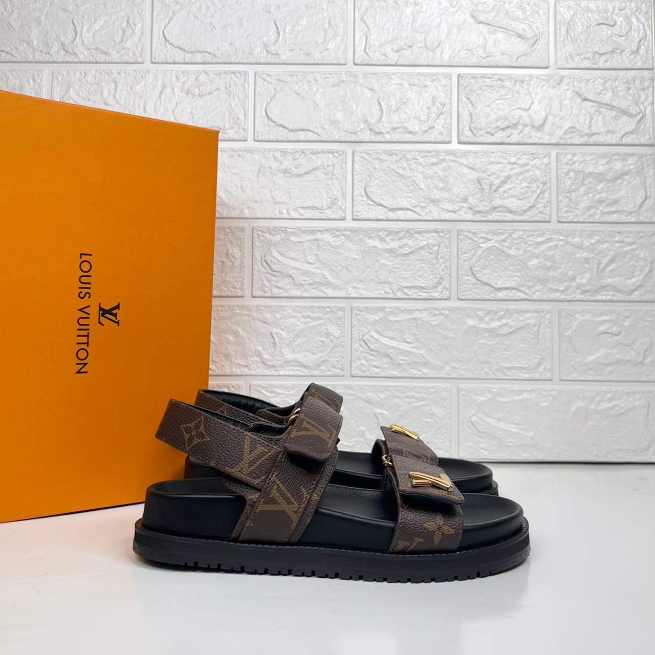 Louis Vuitton Paseo Flat Comfort Sandal

211101 ⭐️