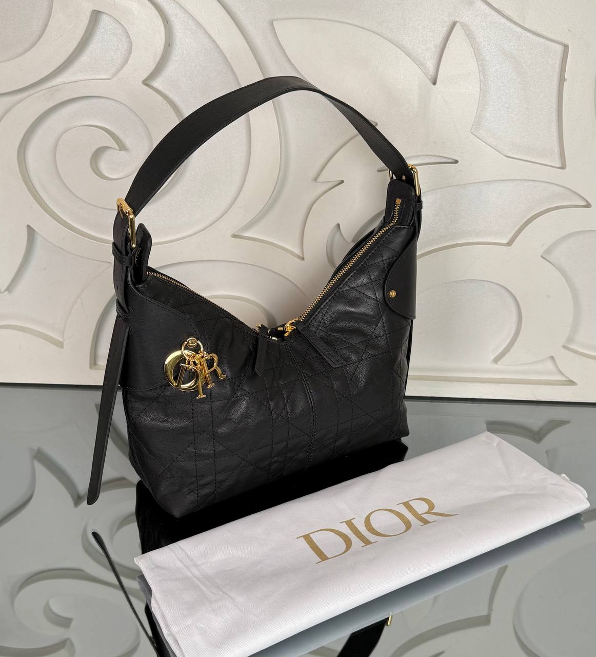 Christian Dior Voyage Bag Medium

30x18 cm 
910379 ⭐️