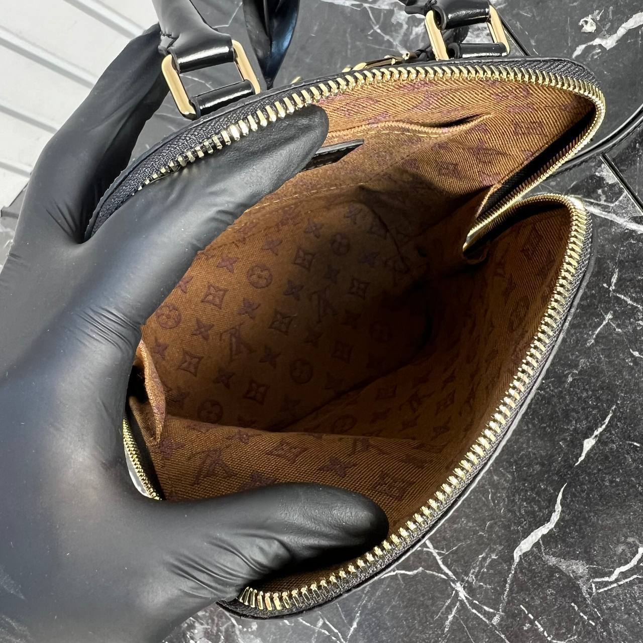 Louis Vuitton Alma Backpack 

5810-2 ⭐️