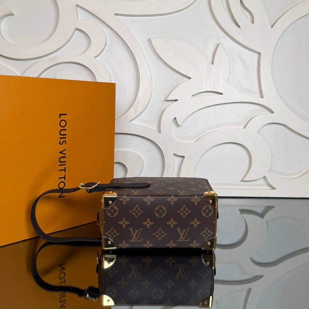 Louis Vuitton Locker Dopp Kit Trunk

910618 ⭐️