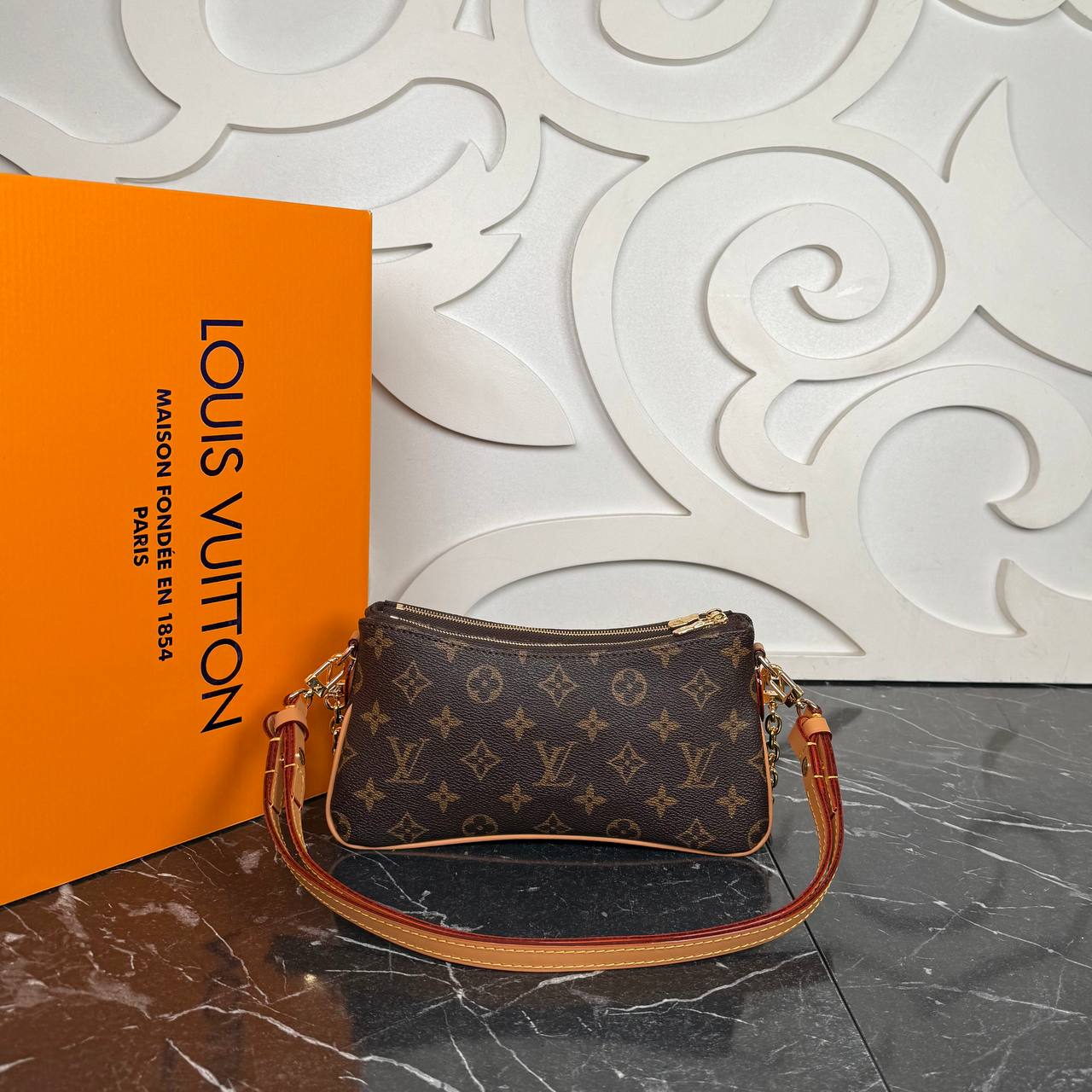 Louis Vuitton Liv Pochette

210076 ⭐️