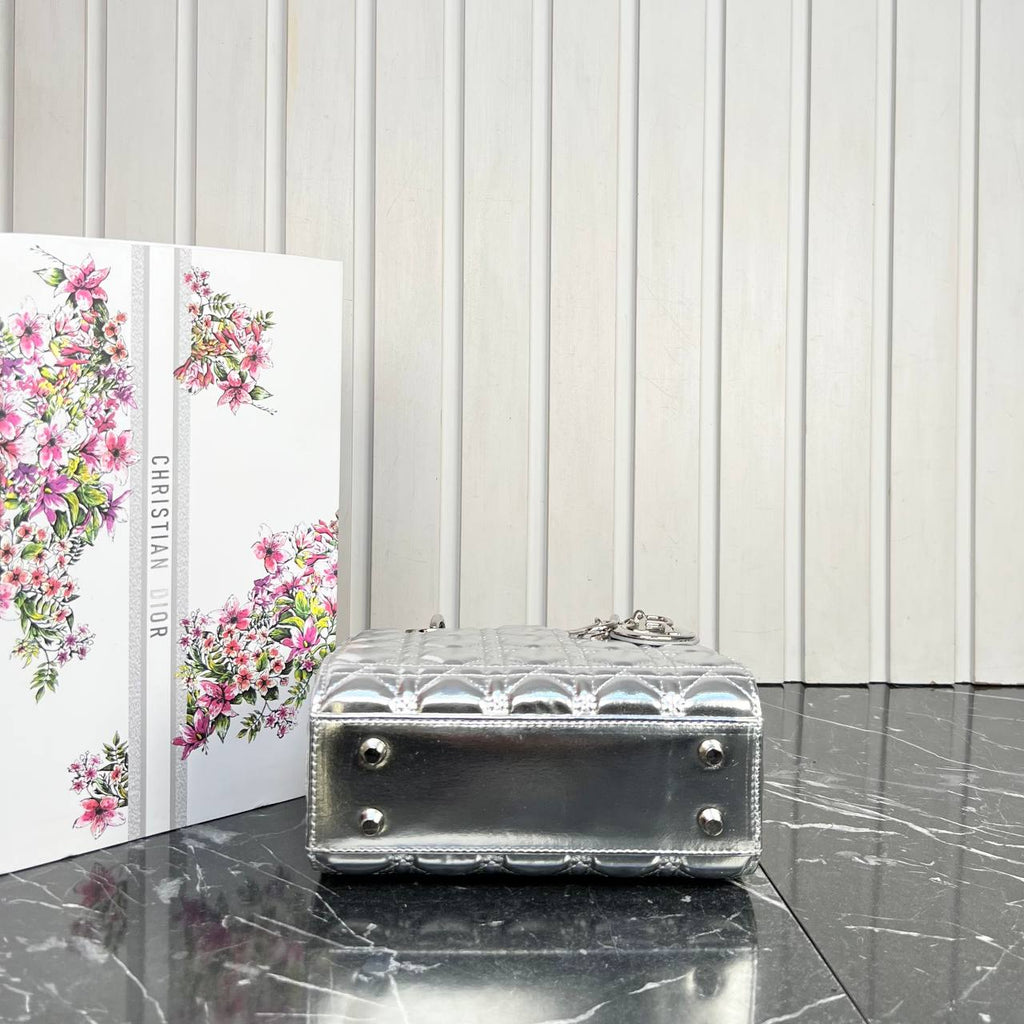 Christian Dior Lady Dior Medium

20x18 cm 
6268-1 ⭐️