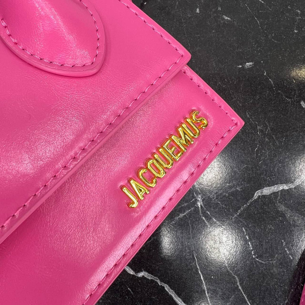 Jacquemus Chiguito Bag Nano

13x10 cm
5736-5 
💥Sale💥