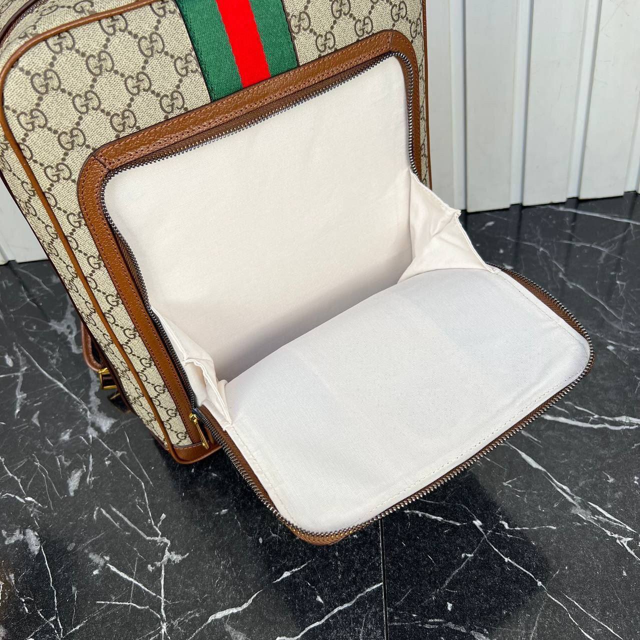 Gucci GG Supreme Backpack

32x36 cm 
6297 ⭐️