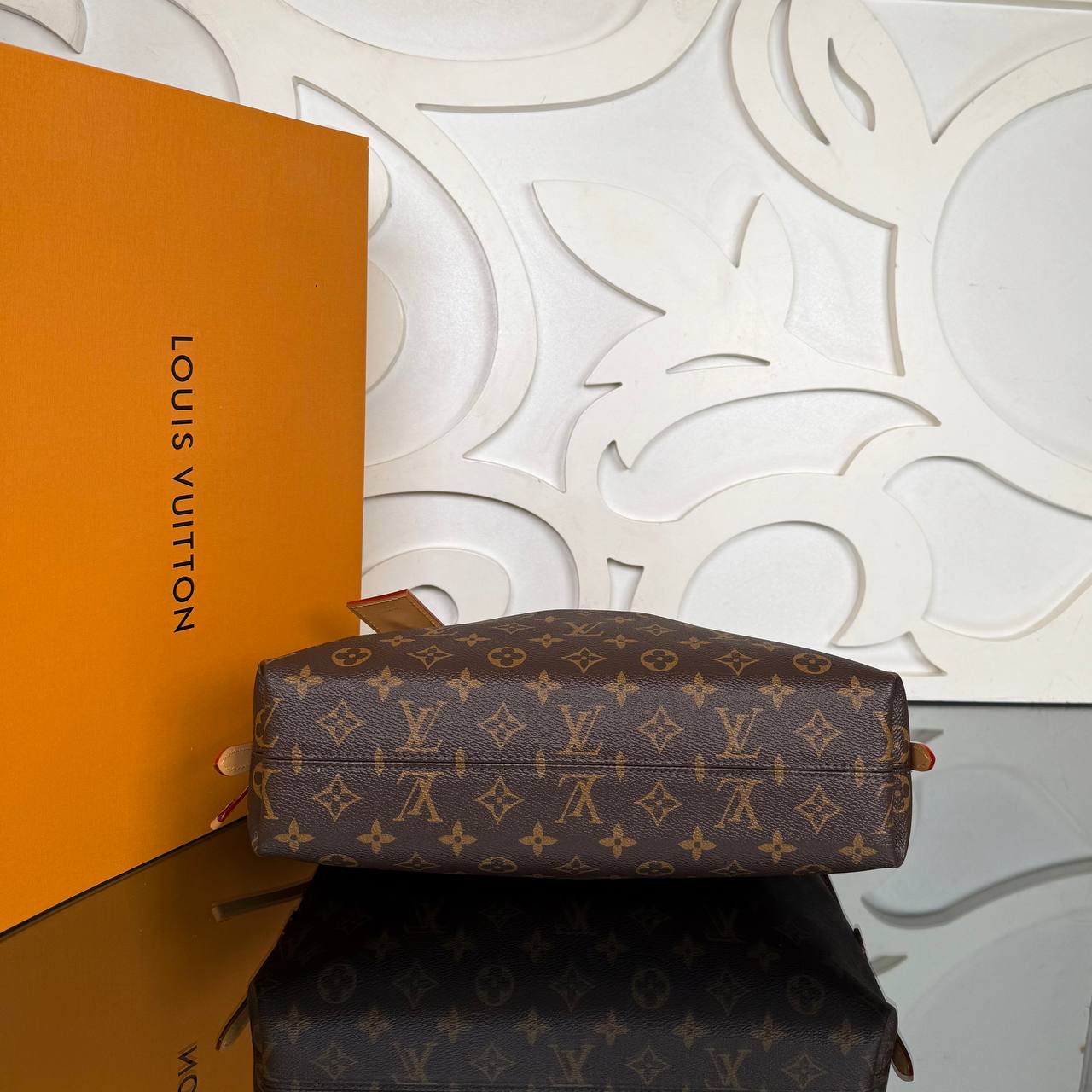 Louis Vuitton CarryAll East West

910494 ⭐️