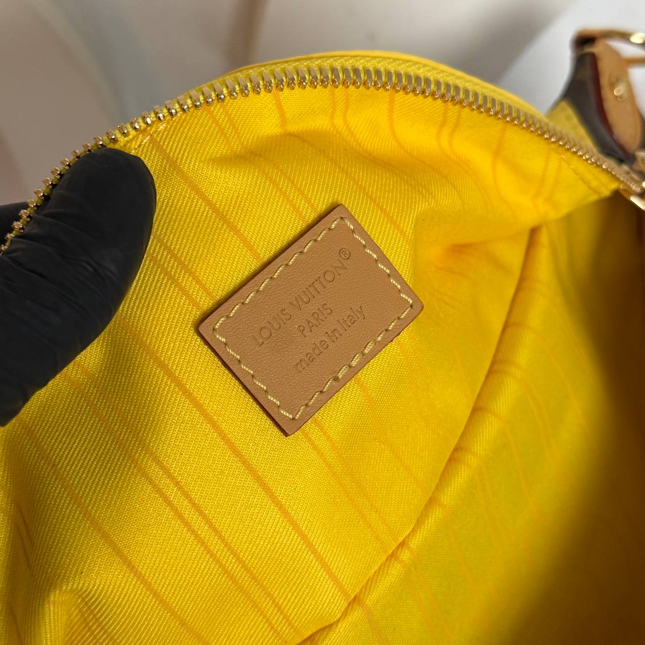 Louis Vuitton Bumbag

910688 ⭐️
