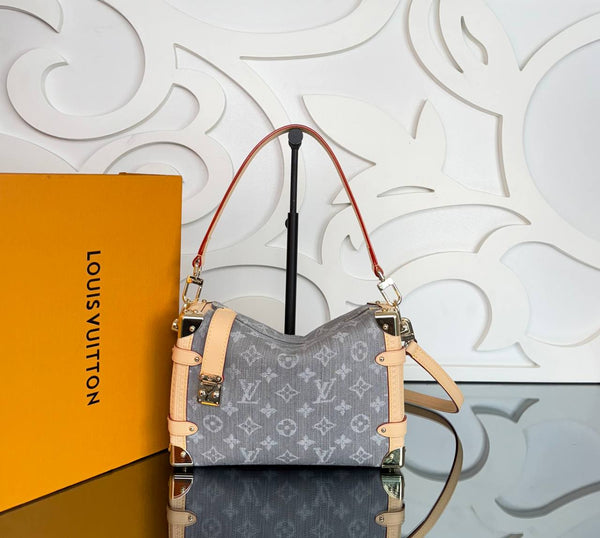 Louis Vuitton Side Trunk MM Denim

910157 ⭐️