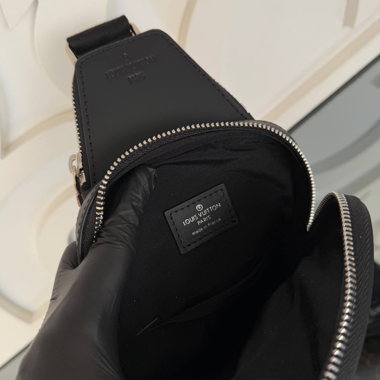 Louis Vuitton Avenue Sling Bag Small

⭐️