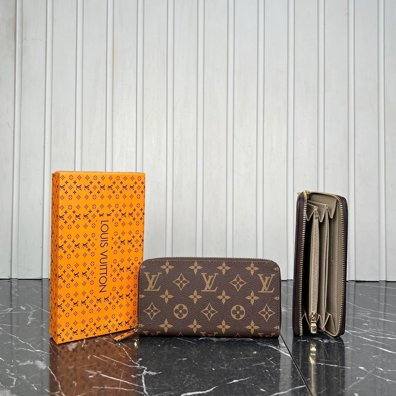 Louis Vuitton Zippy Wallet 

20x10 cm 
28.B ⭐️