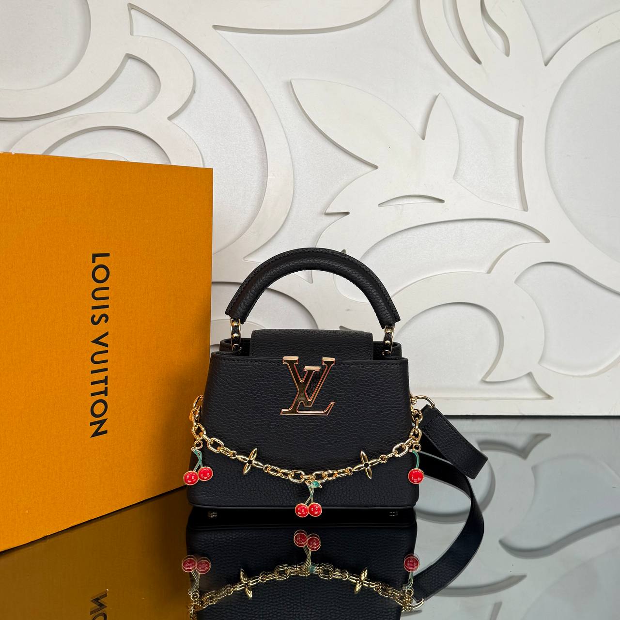 Louis Vuitton LV x TM Capucines Mini

910334 ⭐️