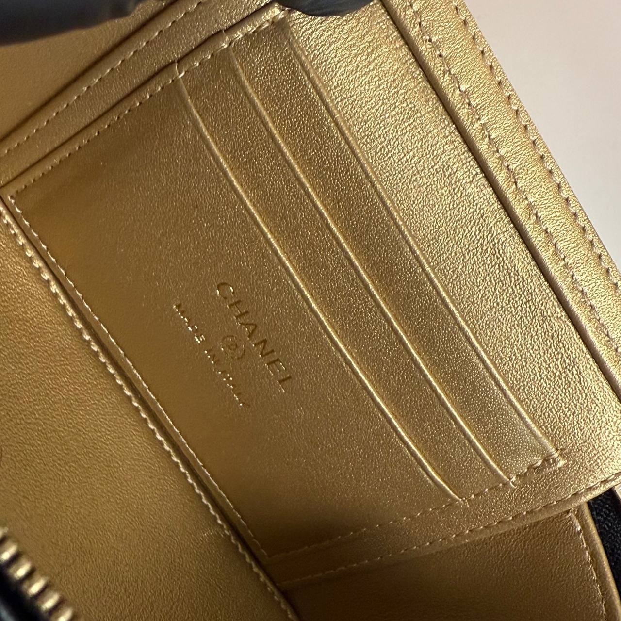 Chanel Small Vanity Bag with Goldball Hardware

16x10 cm
910218 ⭐️