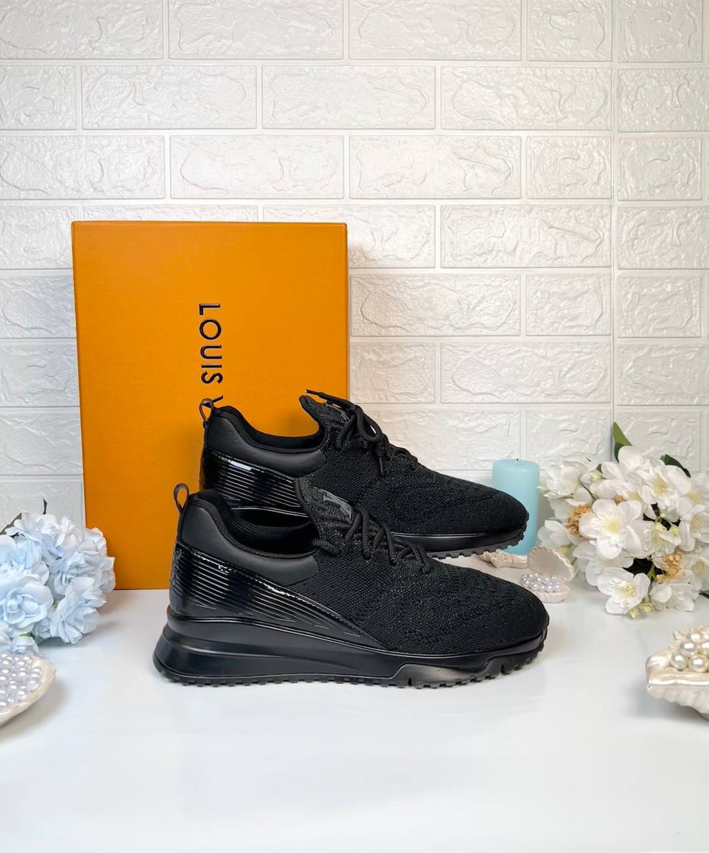 Louis Vuitton Sneaker 

3741-2 ⭐️