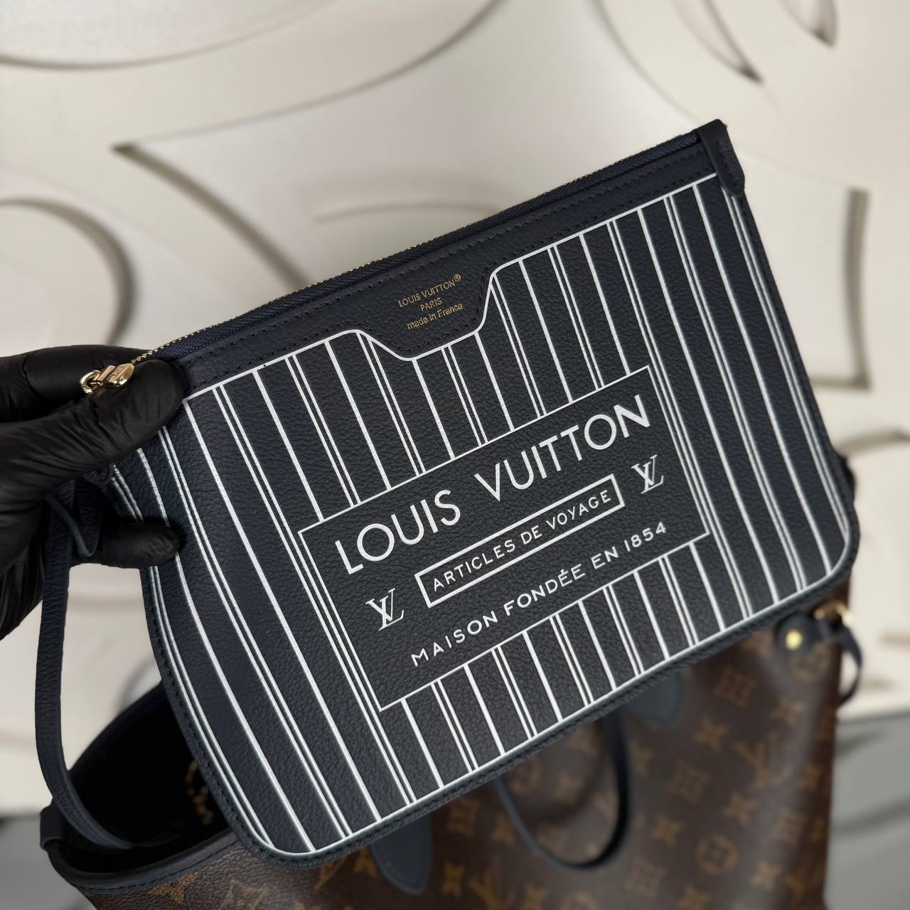 Louis Vuitton Neverfull Bandouliere Inside Out BB
Big size 42x28
19x16 cm small size 
210005 ⭐️