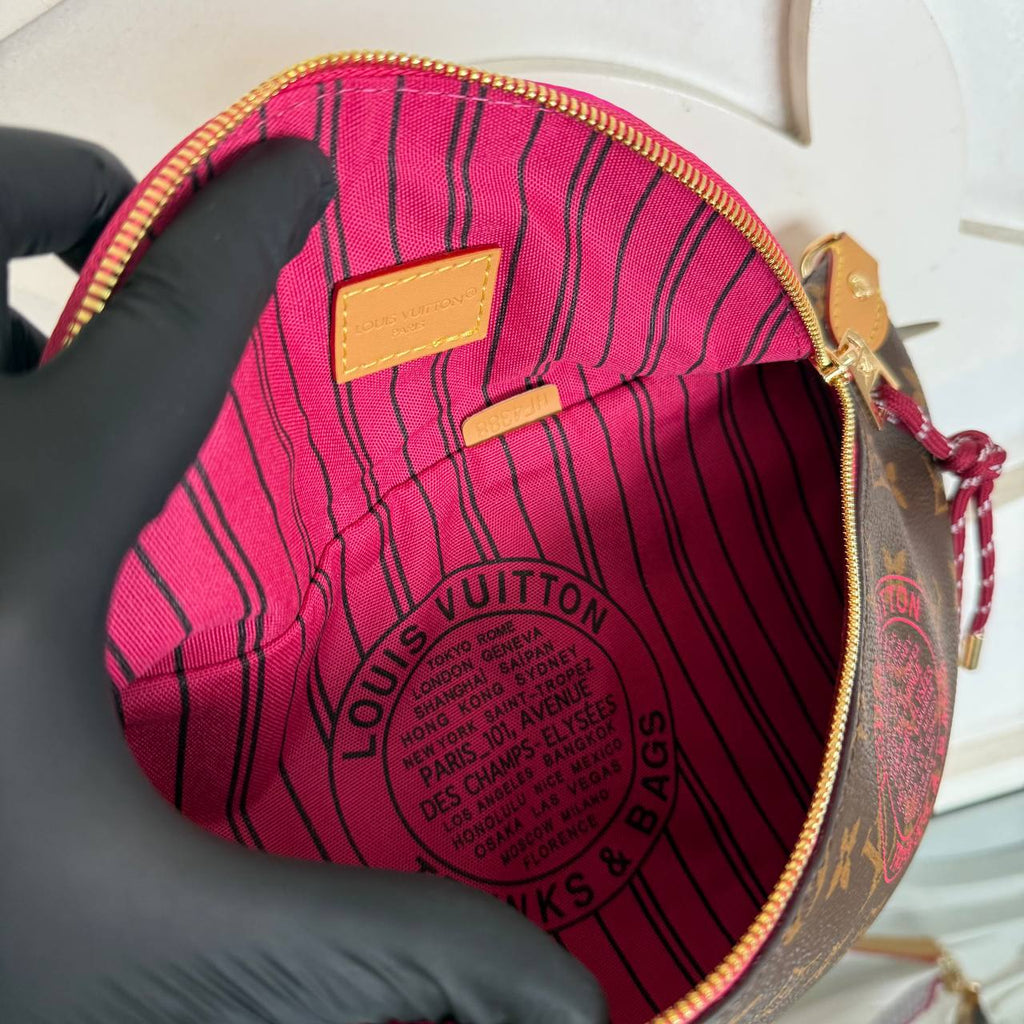 Louis Vuitton Bumbag

910688 ⭐️