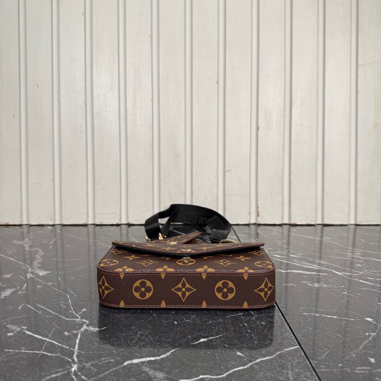 Louis Vuitton Felicie Strap & Go Wallet 

5654