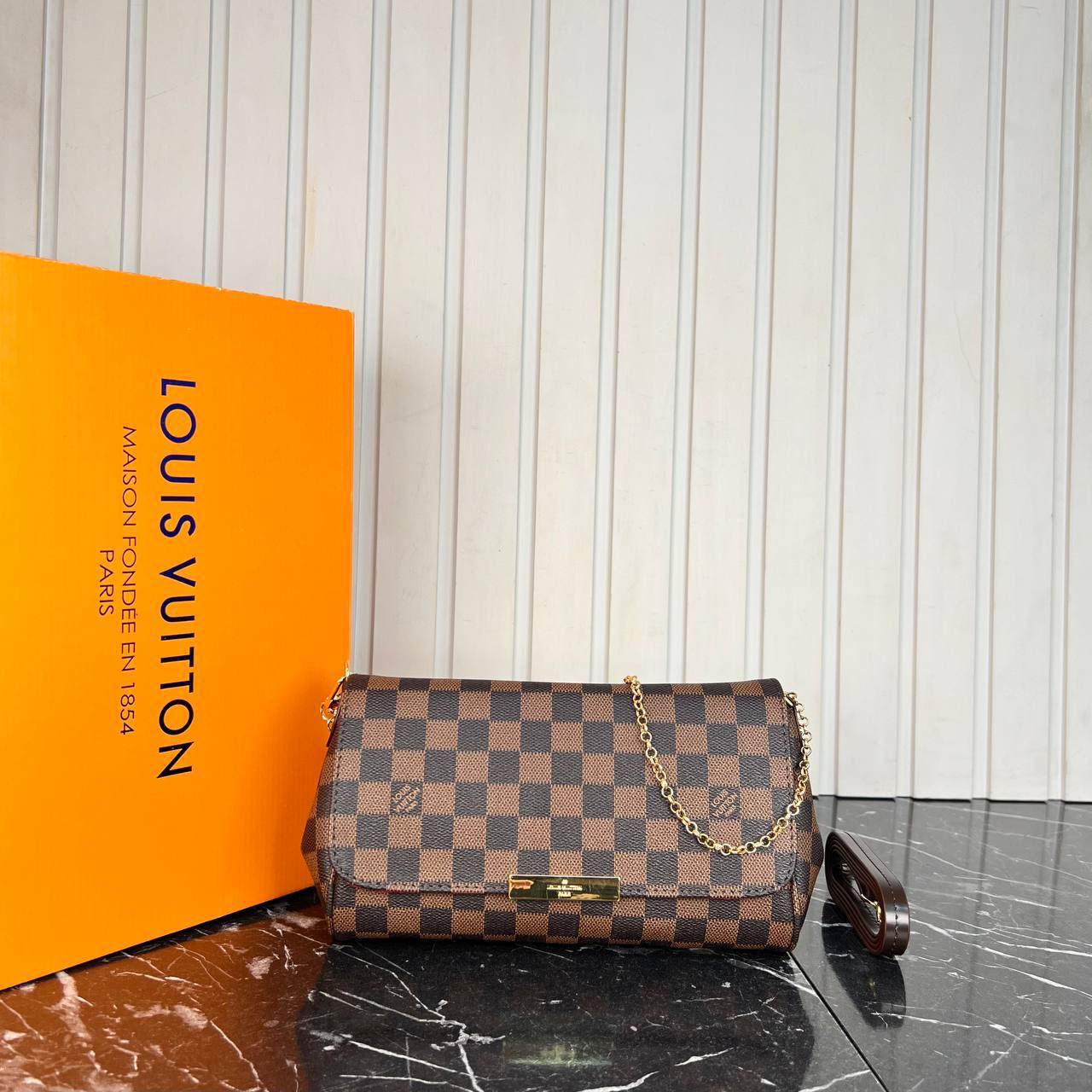 Louis Vuitton Favorite PM 

229 ⭐️