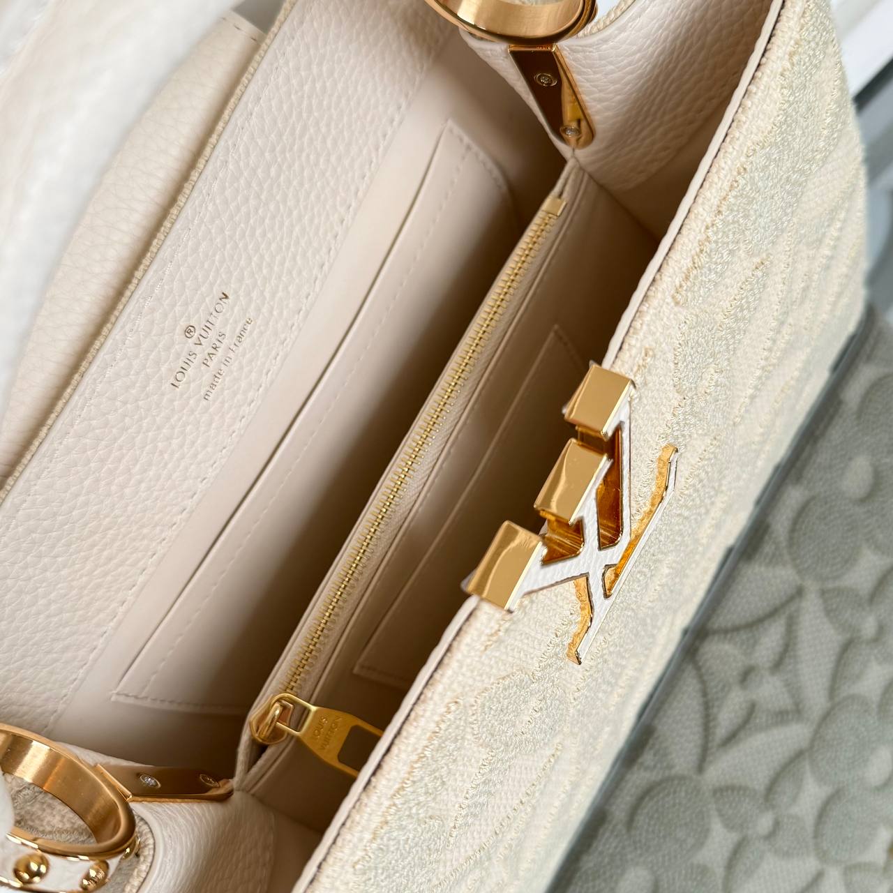 Louis Vuitton Capucines BB

910346 ⭐️