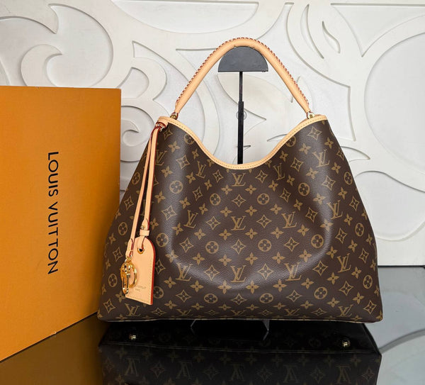 Louis Vuitton Again Bag

910331 ⭐️