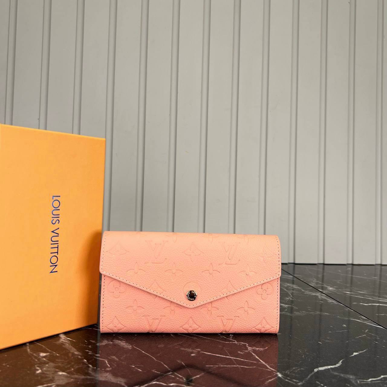 Louis Vuitton Sarah Wallet 

79-2 ⭐️