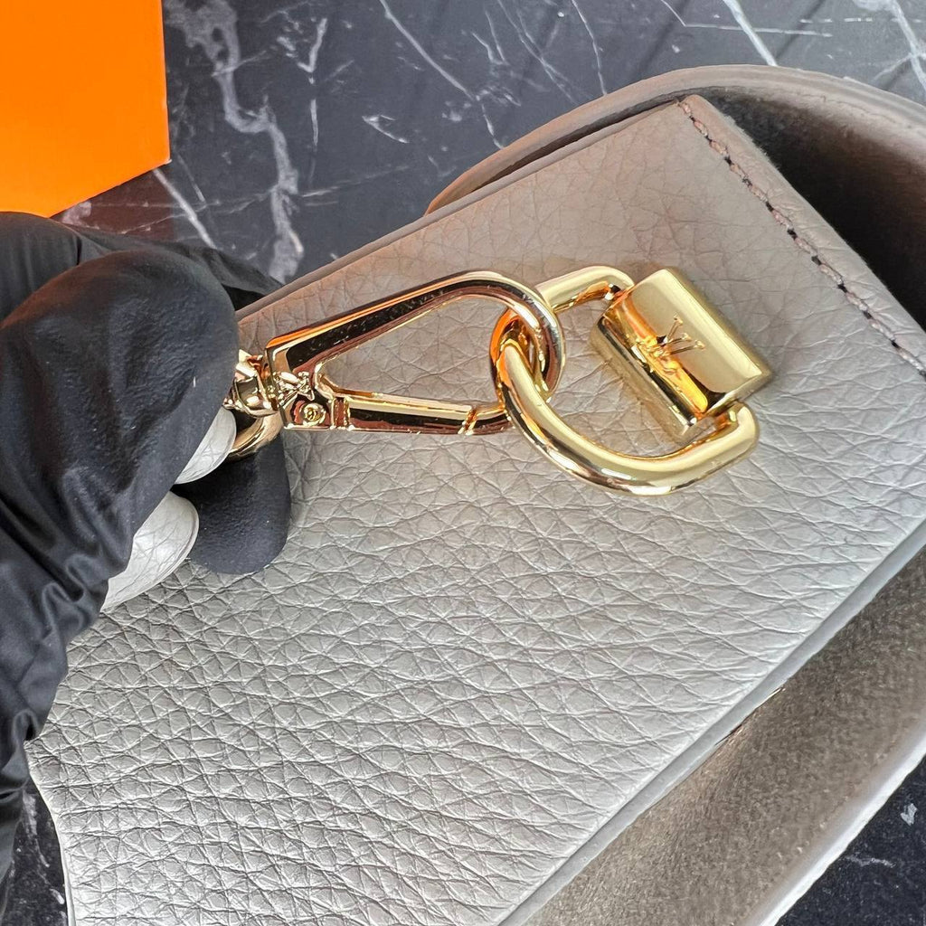 Louis Vuitton Twist MM Bag 

858-2 ⭐️