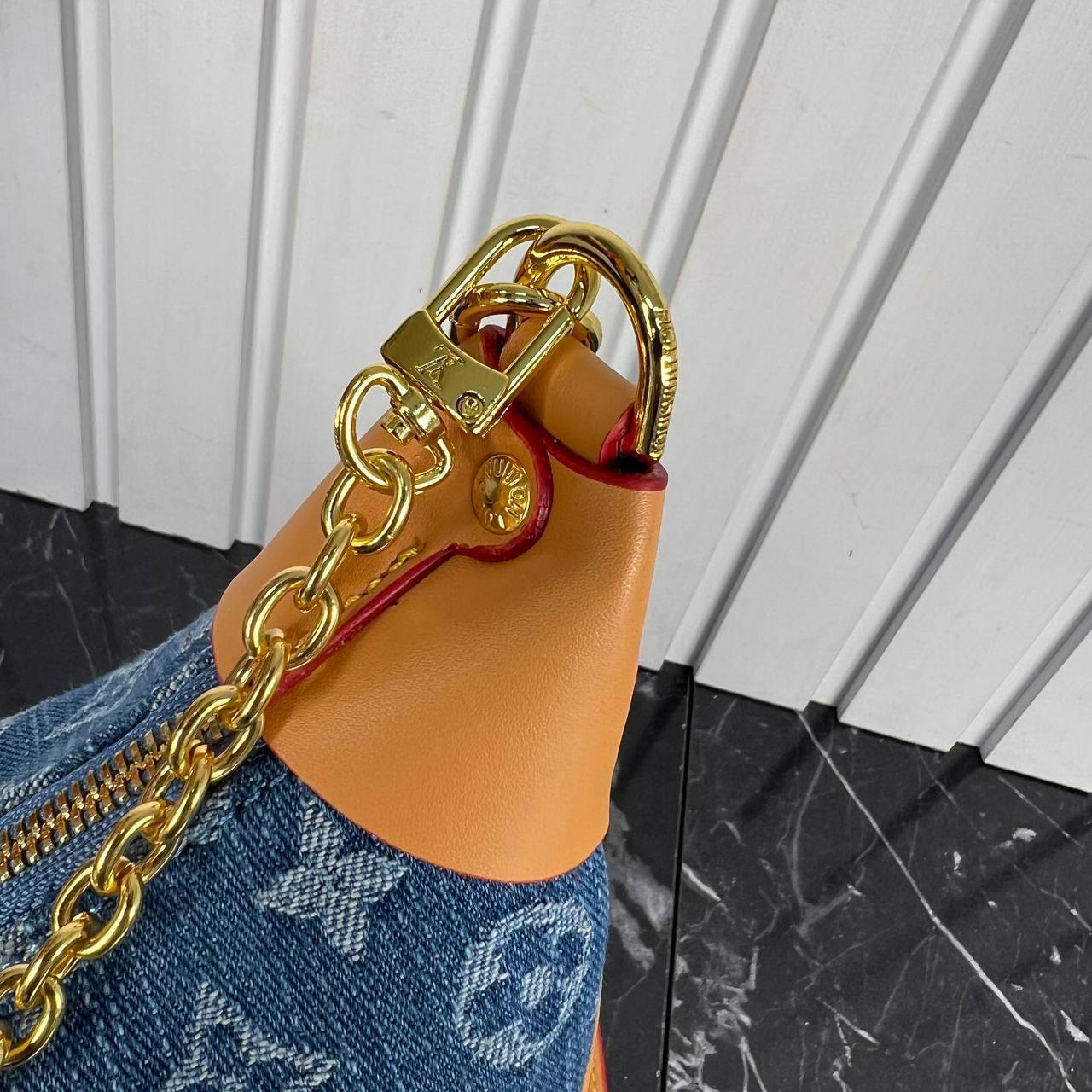 Louis Vuitton Loop Hobo Denim Bag
5837-20