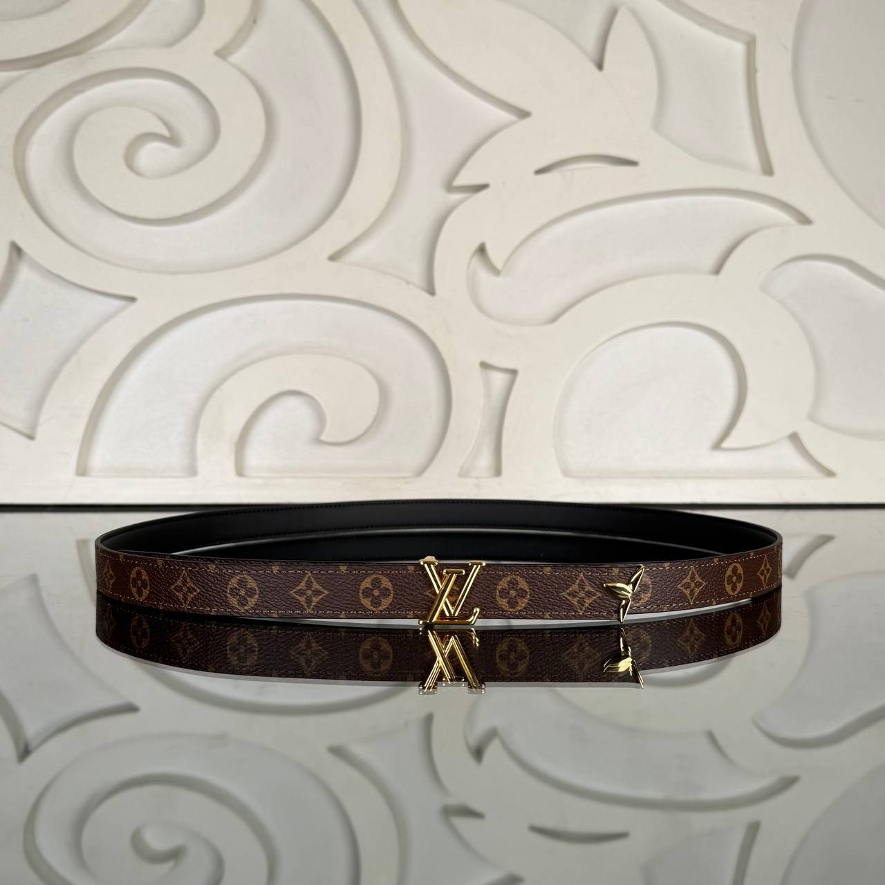 Louis Vuitton Pretty LV 20 mm Reversible Belt

217037 ⭐️