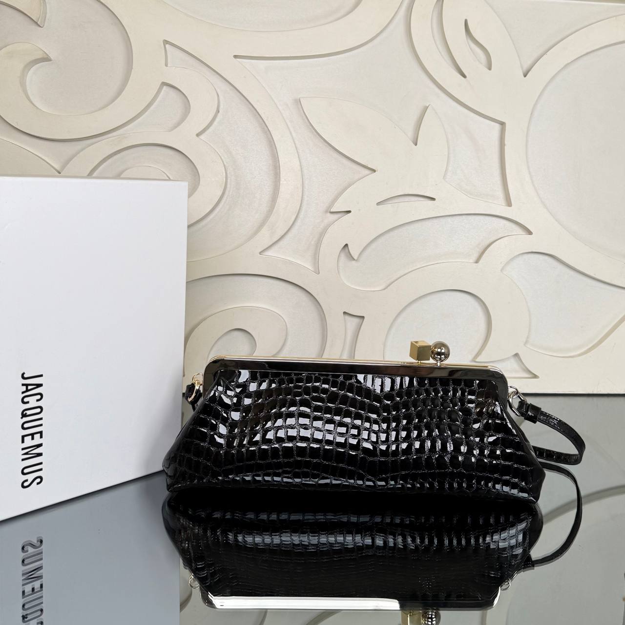 Jacquemus The Berlingot Medium 
Γυναικεία τσάντα 
34x13 cm
910806 ⭐️