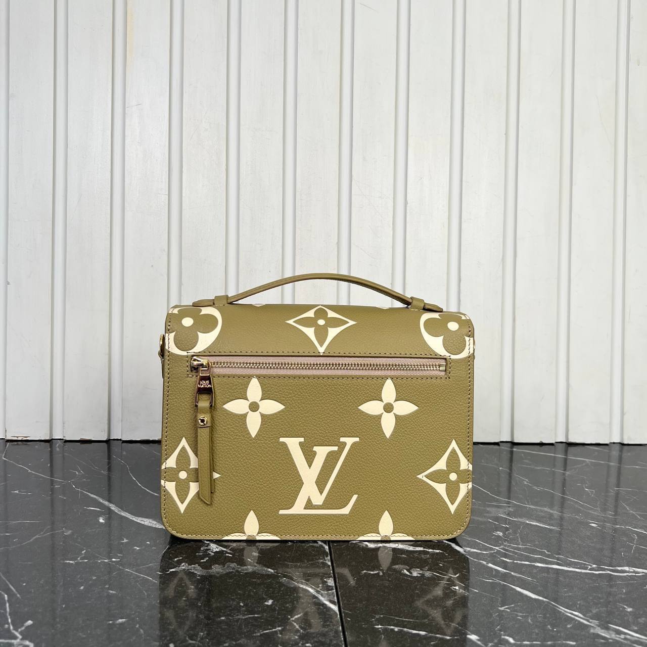 Louis Vuitton Pochette Metis  

5372-2 ⭐️