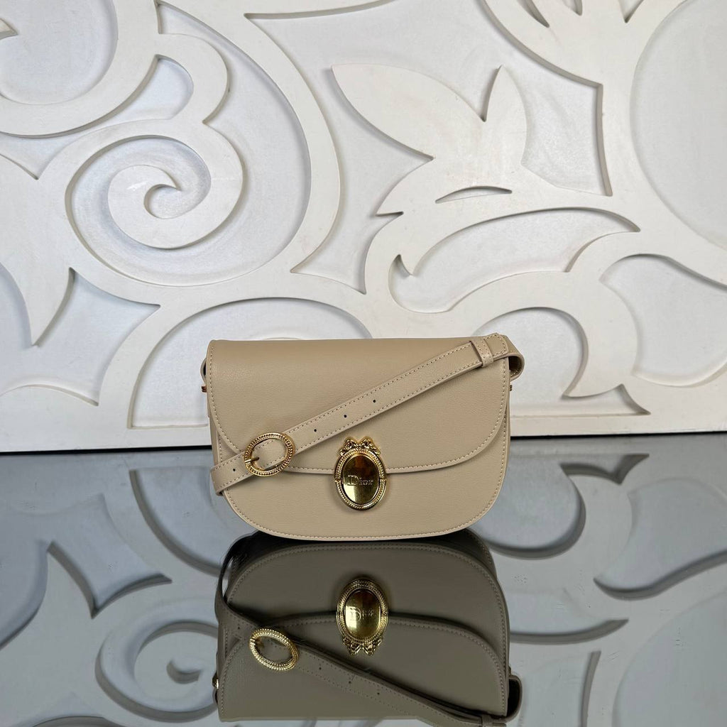Christian Dior Medallion Flap Bag Medium

23.5x16.5 cm 
910937 ⭐️